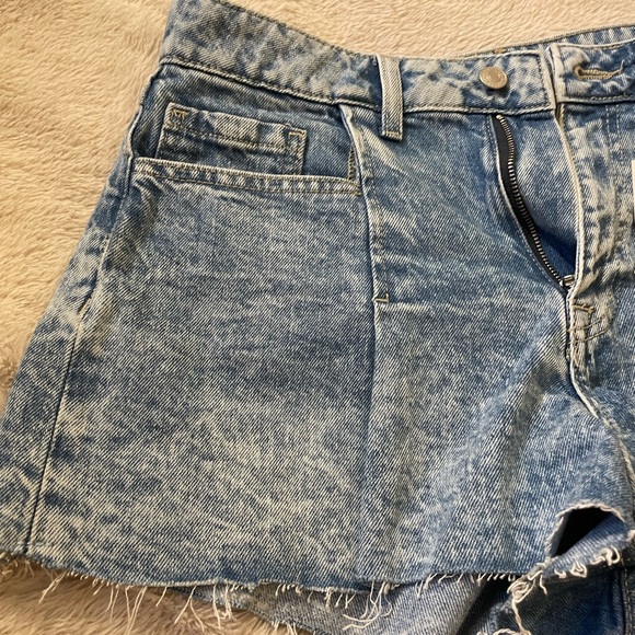 NWT Forever 21 Premium Pleated Denim Shorts - Picture 3 of 5